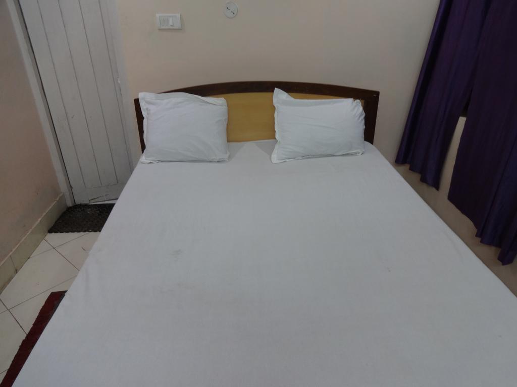 Ajatsatru Hotel Gaya Room photo