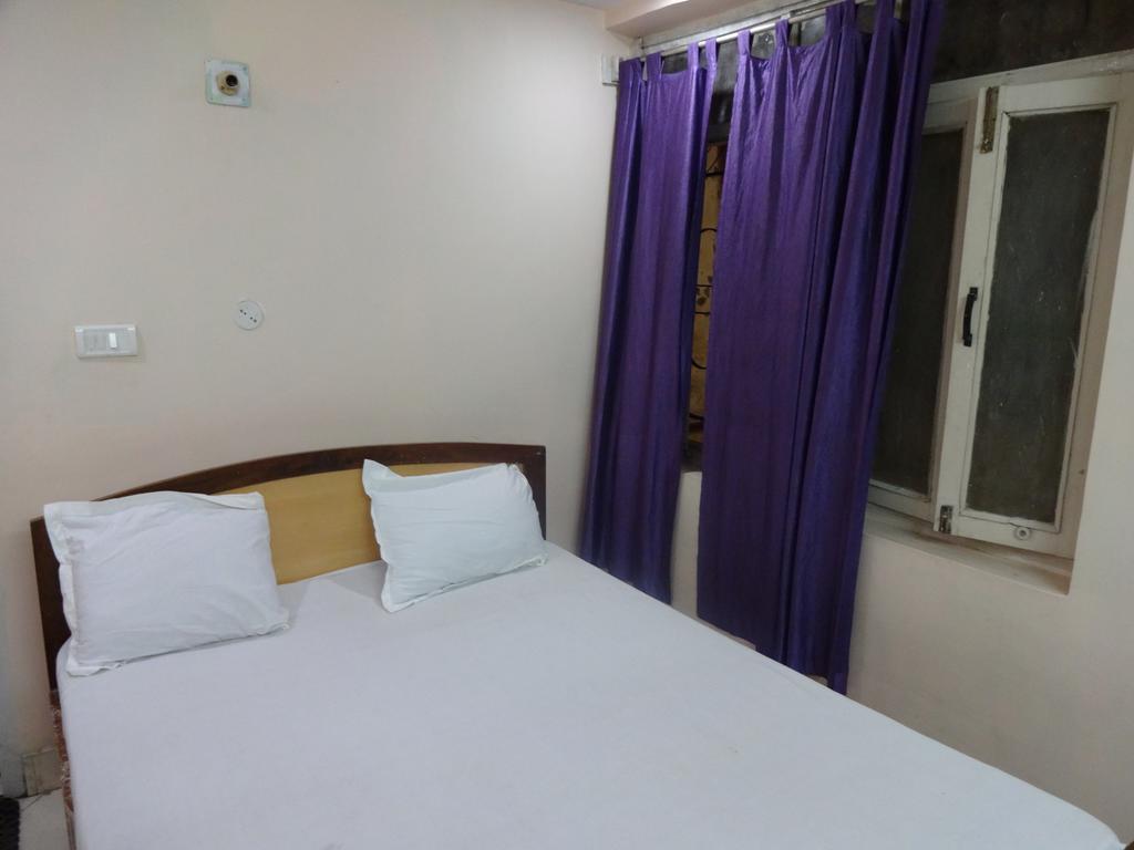 Ajatsatru Hotel Gaya Room photo